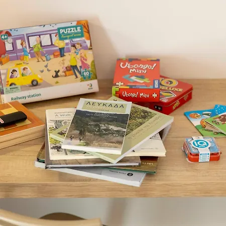 The Red Bee * Νικιάνα